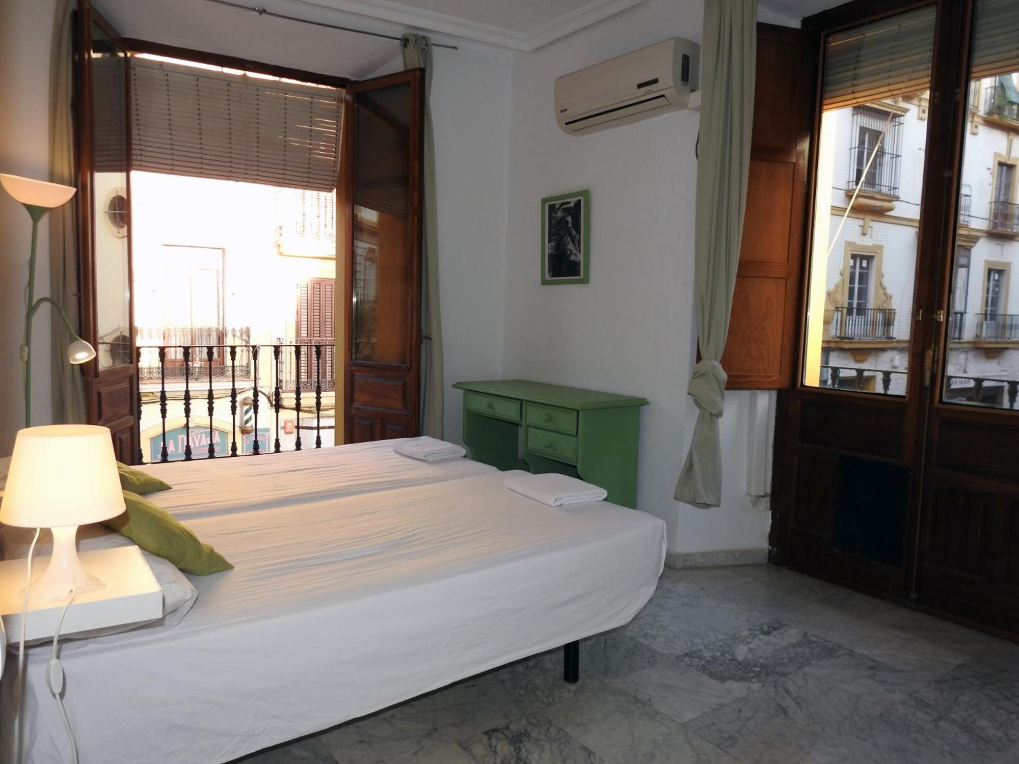 Apartamento En Sevilla Centro Con Vistas A La Plaza Alameda De Hercules - Hasta 7 Personas Exterior foto